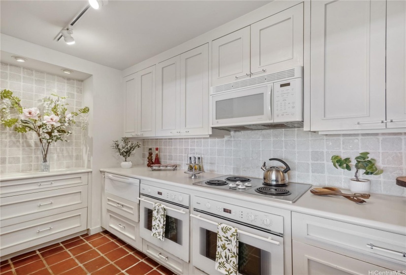 Gourmet Kitchen, dual ovens