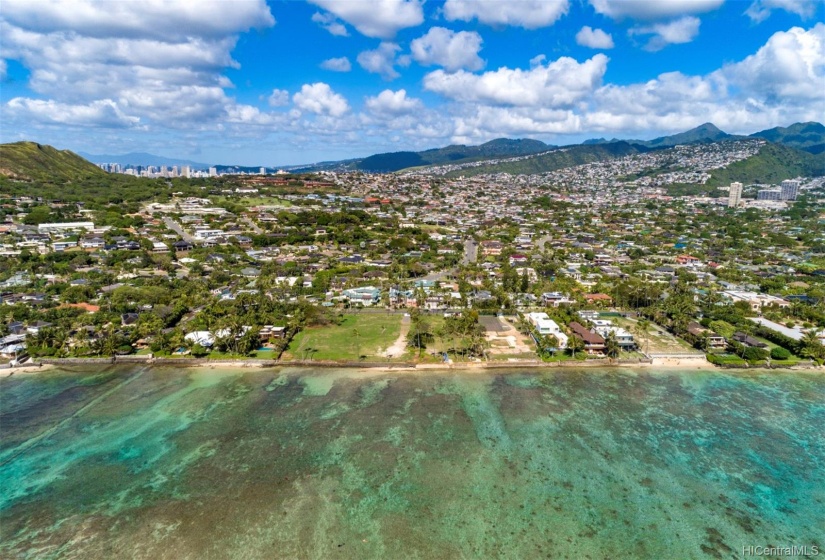 This three lot, 2.76 acre (120,319 sq.ft.) sale features 364 linear feet of ocean and partial sandy beach frontage along Honolulu's most desired luxury destination.