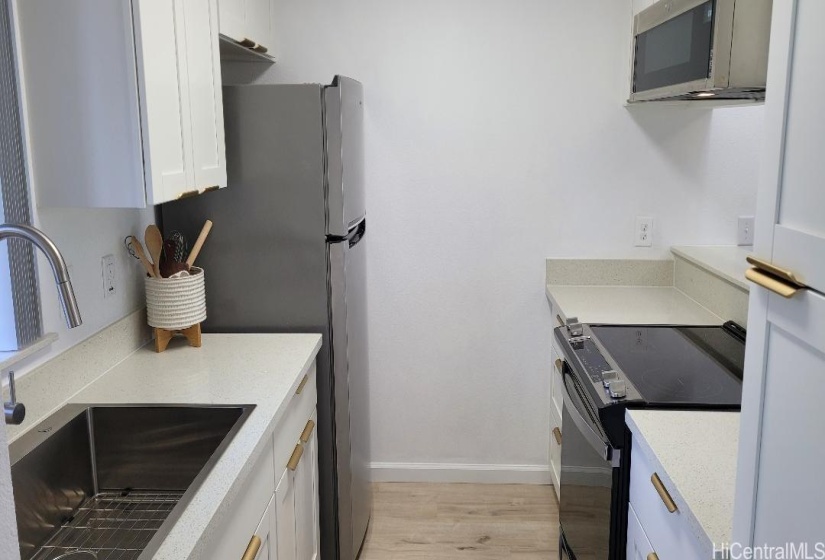 New kitchen with Quartz counters