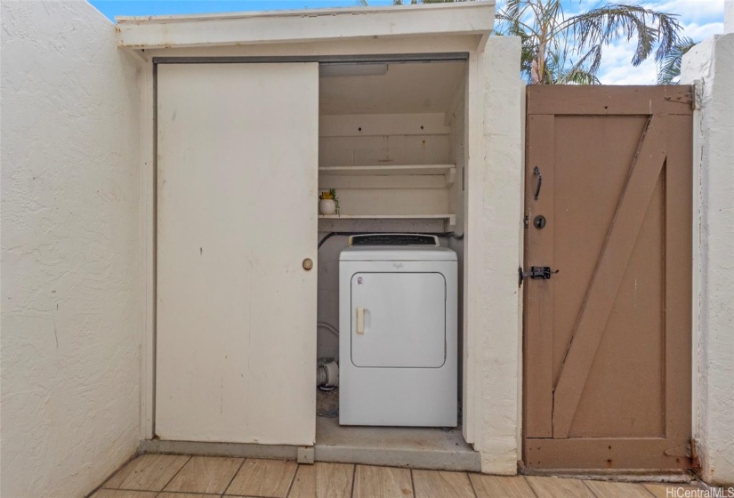 Washer/Dryer in Courtyard Closet