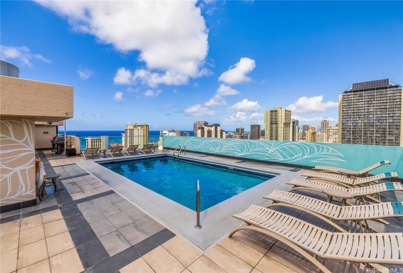 29th floor Rooftop swimming pool with ocean views