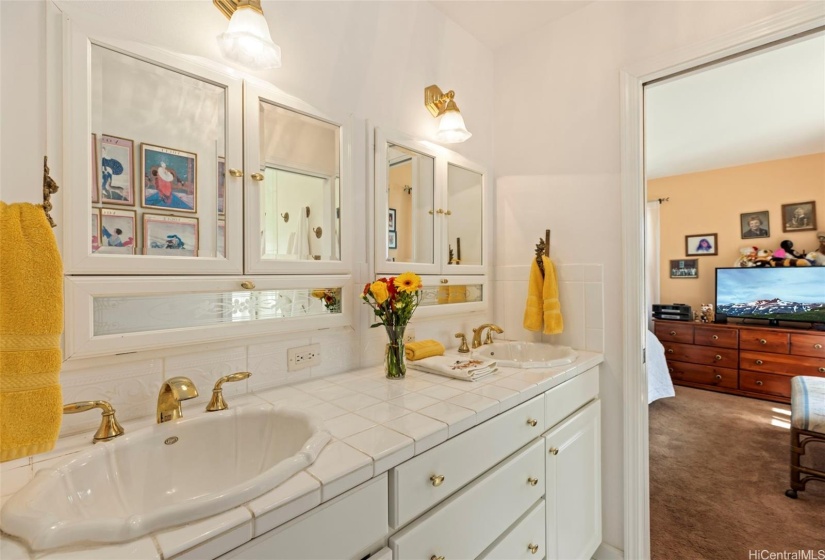 Primary Bath w/Double Sinks