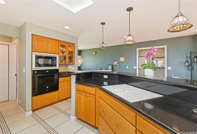 Appliances incl wall ovens, cooktop, dishwasher & compactor