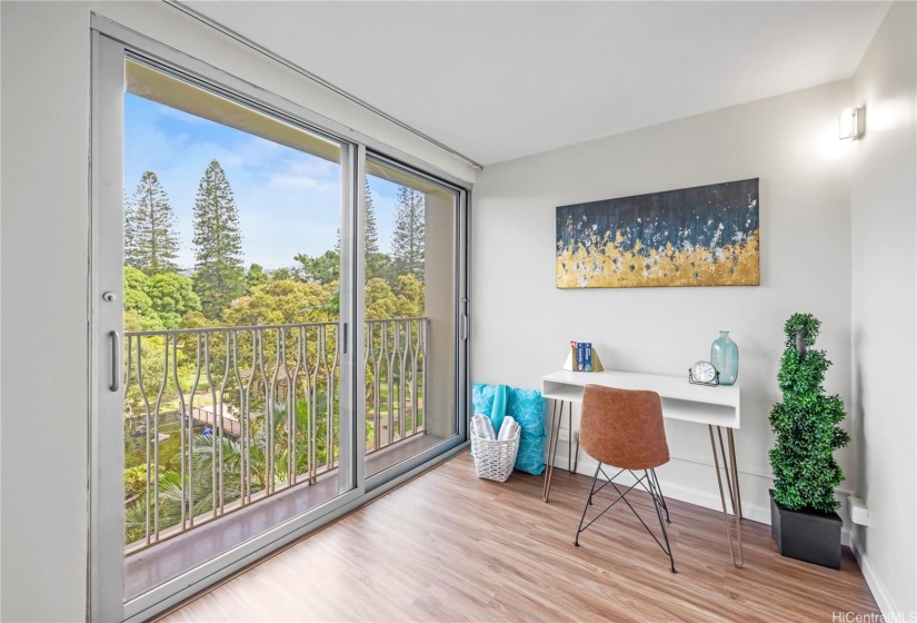 Enclosed Lanai can be used as second bedroom or Study