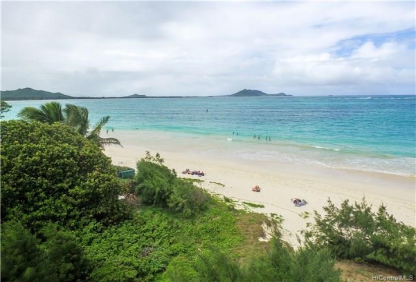 Ocean action in every direction.  Off shore reef provides for beautiful Bay water.