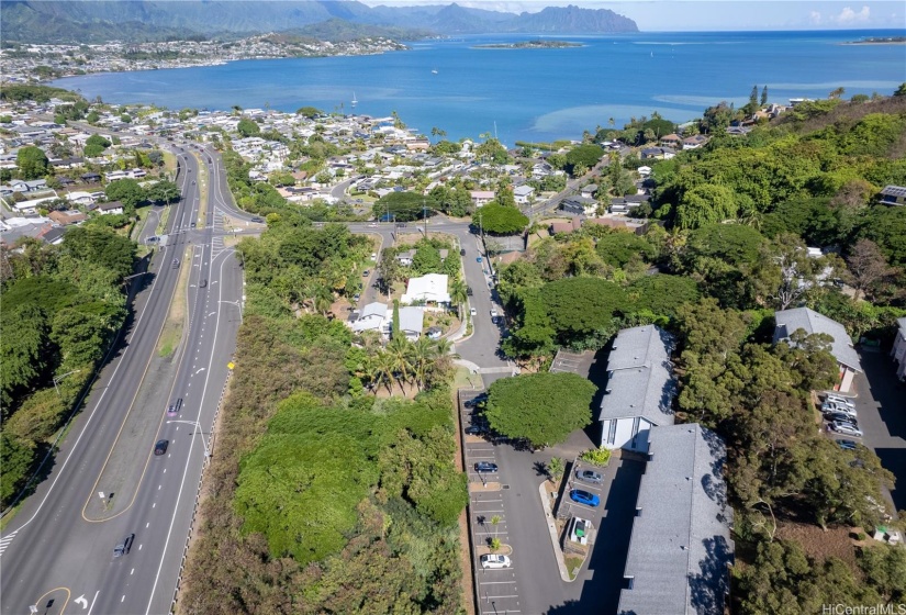 Healani Gardens is just a short distance from Kaneohe Bay and easily accessible to various highways