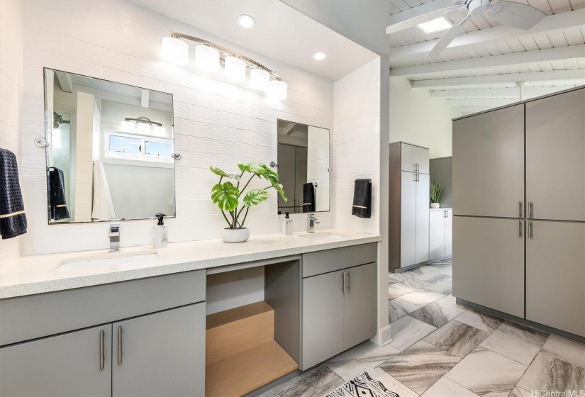 Upstairs Master Bathroom