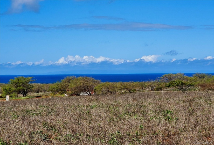 Oahu & Diamond Head can be seen on clear days!