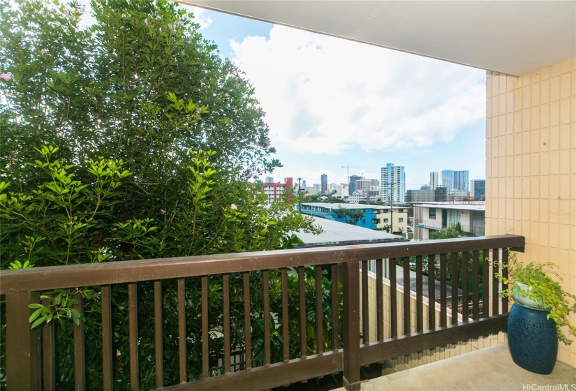 Main Lanai: Storage Unit located at the end of the parking driveway