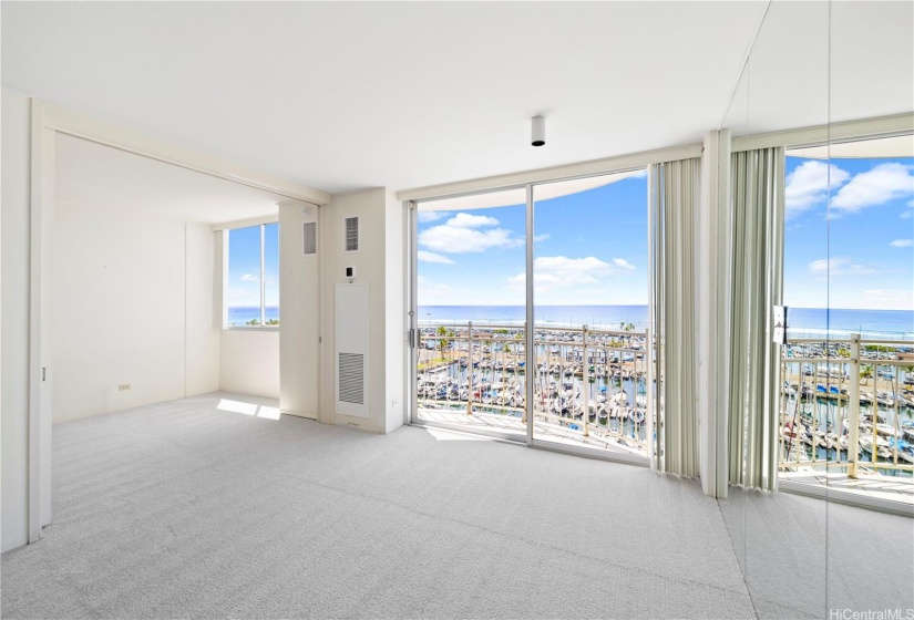 Never ending panorama of the clear blue ocean!