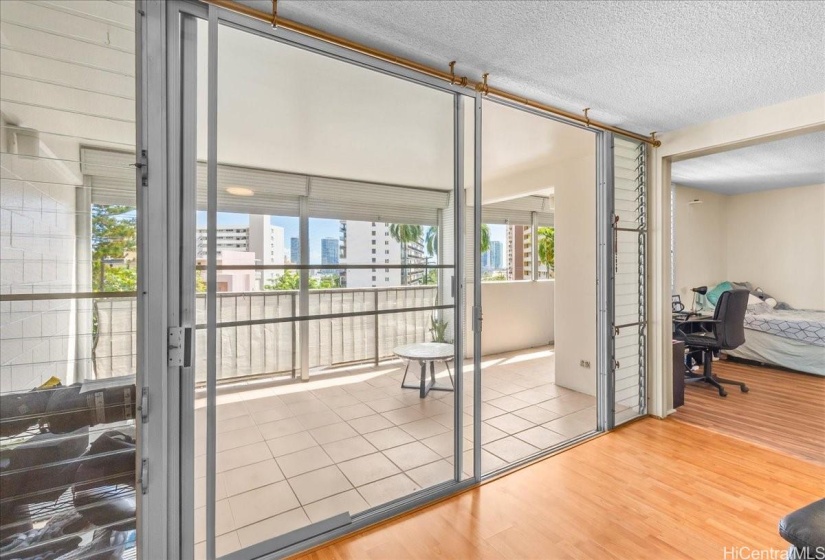 Sliding door has the floor to ceiling visibility to the outdoors