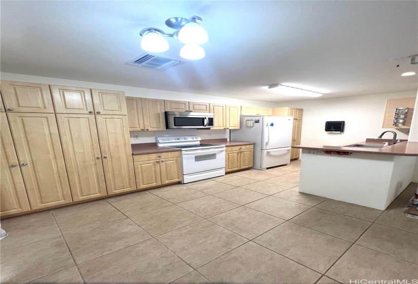 Kitchen/Dining area