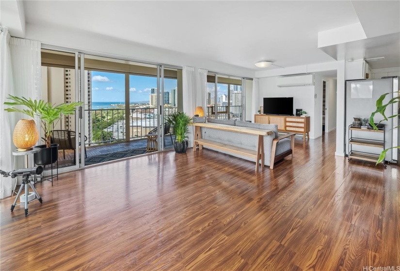 Spacious living room