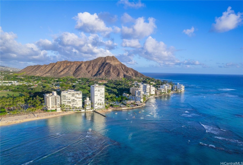 Gold Coast Living is Locally Desired and Internationally Acclaimed. Diamond Head, Kapiolani Park, the Waikiki food & fun! Make Sans Souci 907 YOURS today!