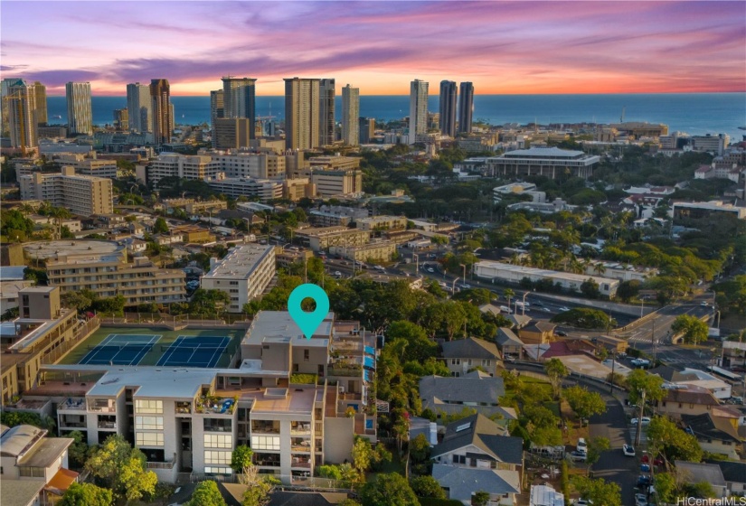 This beautifully renovated 3-bedroom, 2.5-bathroom unit blends convenience and luxury, with easy access to building amenities including the tennis courts, pool, and a large recreation deck.