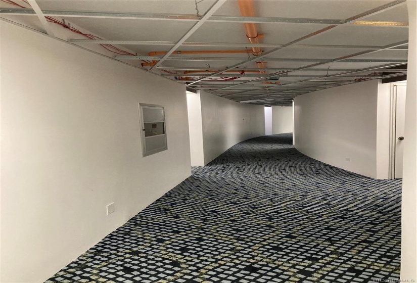 Curved halls,Fresh airflow,New Spinkler and Alarm systme New carpet