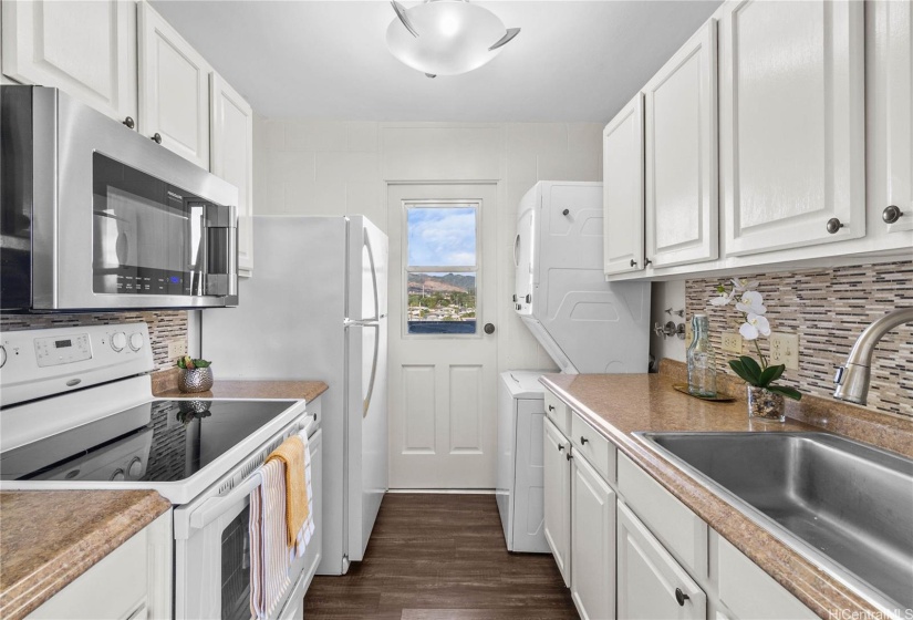 Kitchen with washer/dryer, door to lanai.