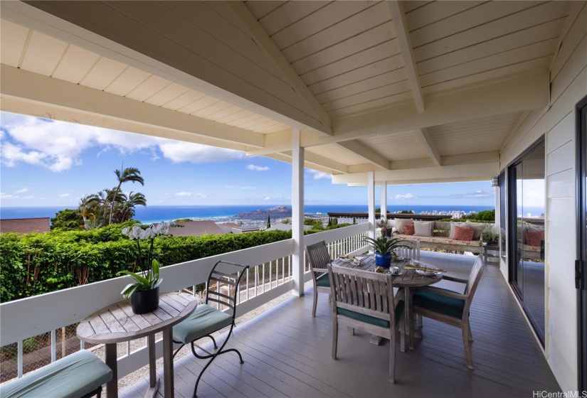 Over 400sqft covered lanai. You can see Koko Head Crater to Diamond Head and City