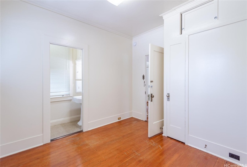 3rd bedroom with 1/2 bath