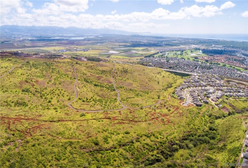 The 84.893 ac lot sits between the neighborhoods of Makakilo Anuhea (on the left) and Kahiwelo (lower right) accessed through Kulihi st.