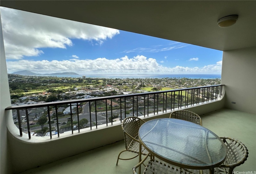 the Lanai with ocean view, and views of Kahala, golf course & resort hotel, and Koko Head in the back