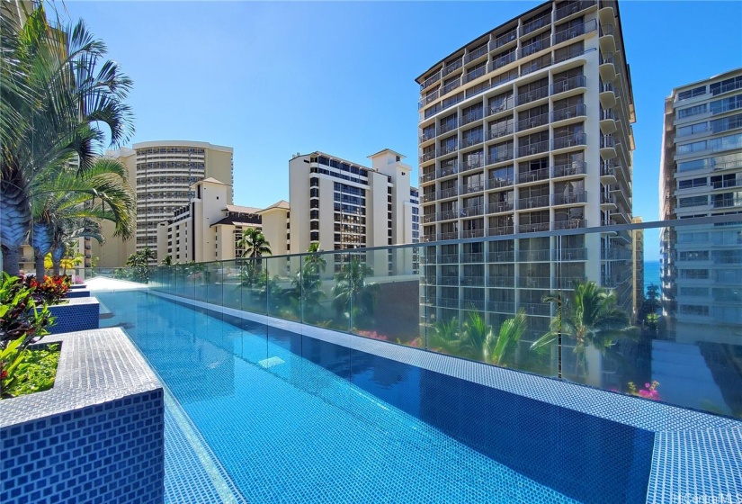 The pool facing the ocean. Straight ahead is Sheraton Waikiki Hotel, then Halekulani Hotel, Outrigger hotels - all close vicinity.