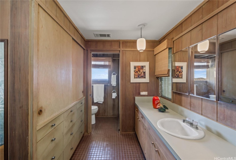 Primary bedroom en suite bathroom.