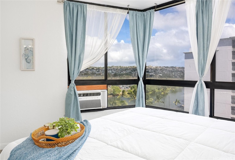 Enjoy these lovely views of the city skyline, lush golf course, and canal, all from the comfort of your primary bedroom.