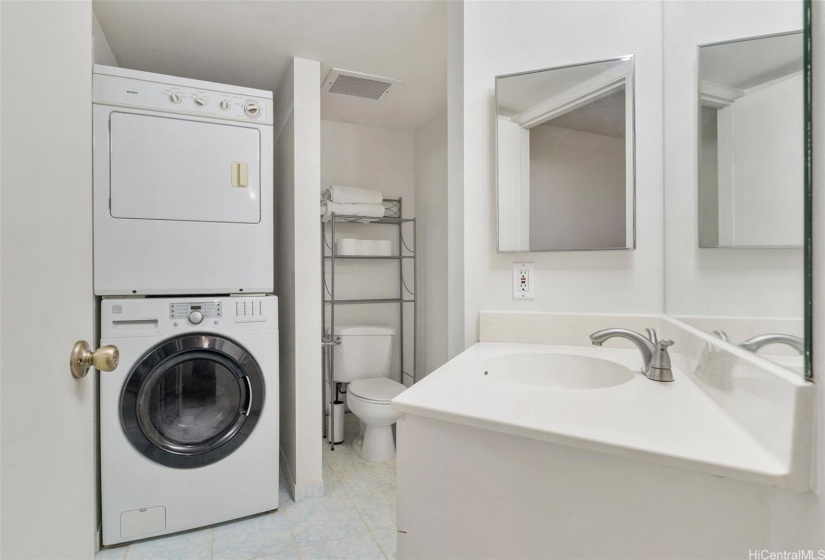 Full size washer dryer in unit