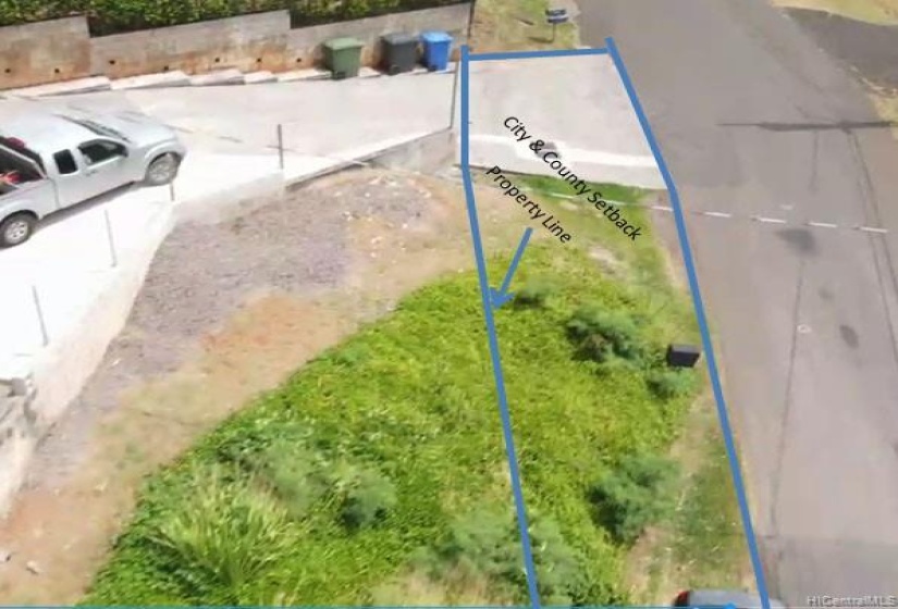 Driveway can be built with a lot of room to navigate in, with the granted easement for a driveway over the City and County setback.