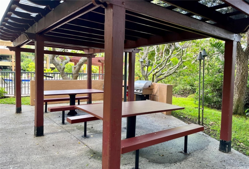 Numerous Outdoor Dining