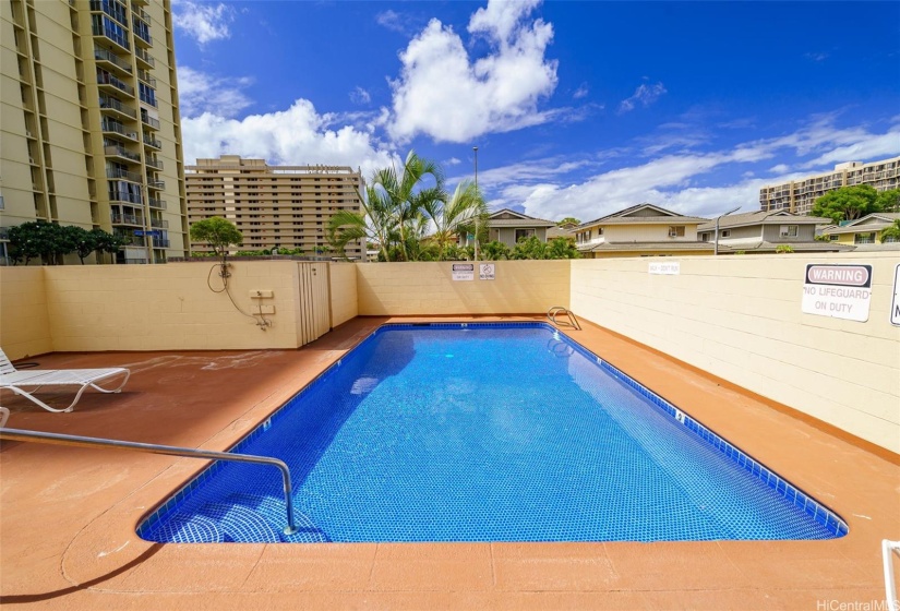 The Lakeside West pool is a great place to cool down after a long day at work or just relax on a lazy Saturday!