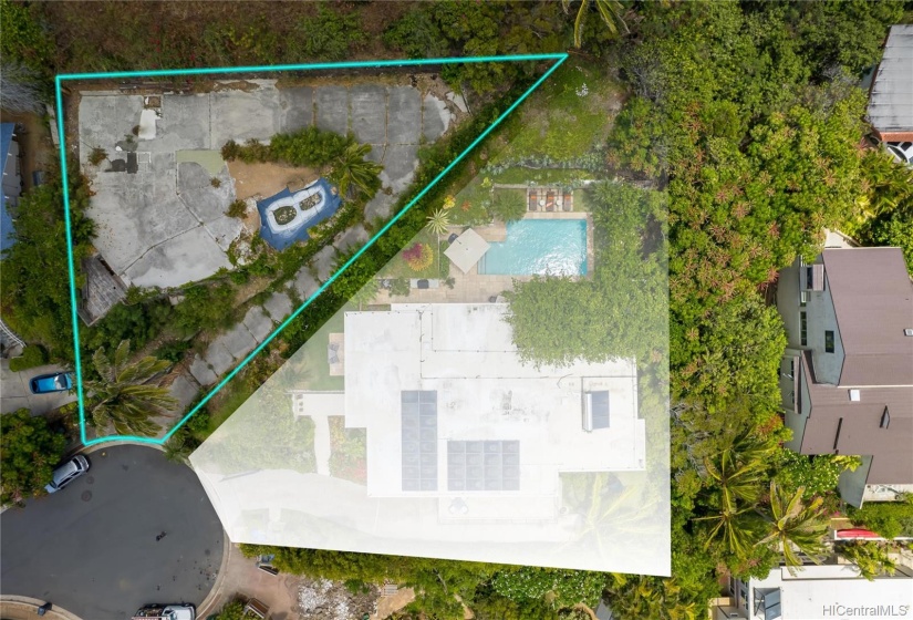 Currently 270 Makaweli to the right is listed at $4.2m. The land at $1.6m is elevated higher above the right neighbor.