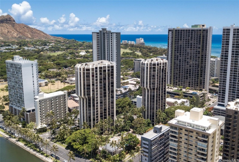 OVERVIEW OF THE COMPLEX LOCATION VS OCEAN, DIAMOND HEAD,KAPIOLANI PARK AND ZOO