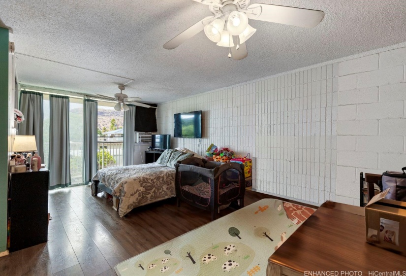 Enhanced/decluttered picture of interior of studio