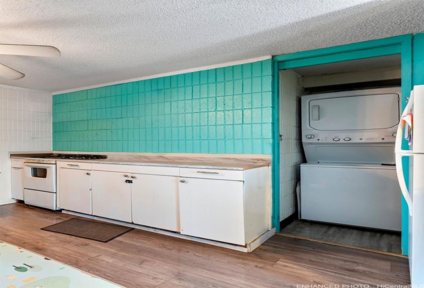 Enhanced/decluttered kitchen, washer/dryer