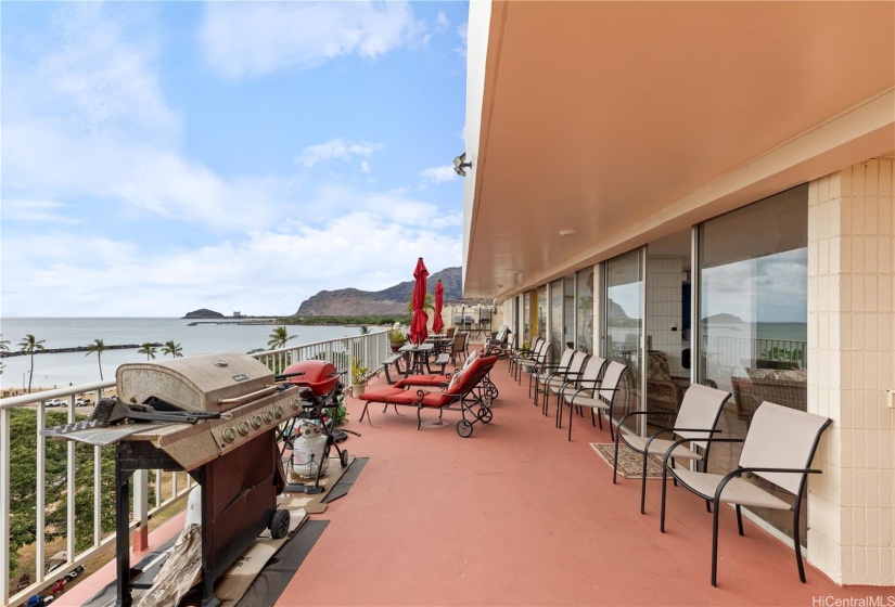 Rooftop clubhouse grilling/relaxing, watching sunset area.