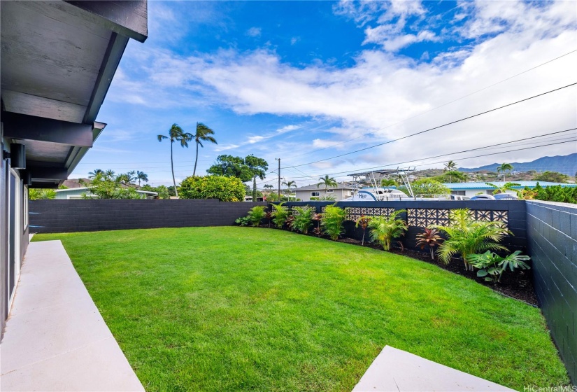 Lots of Yard Space with the most Stunning Views of the Ko'olau Mountains