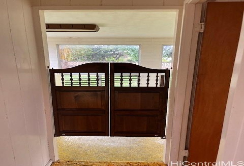 Your own saloon doors to your own saimin booth!