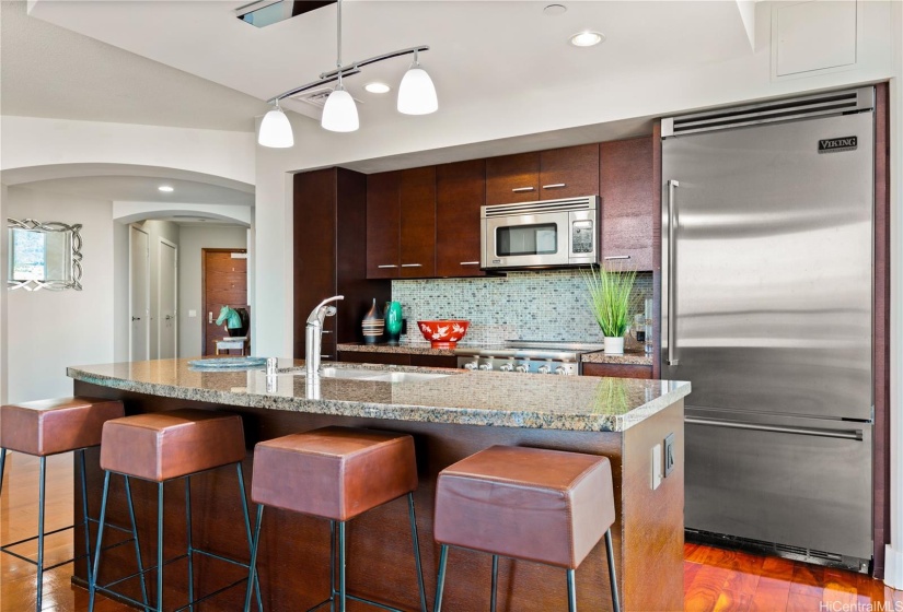 Quartez countertop and stainless steel Viking appliances.