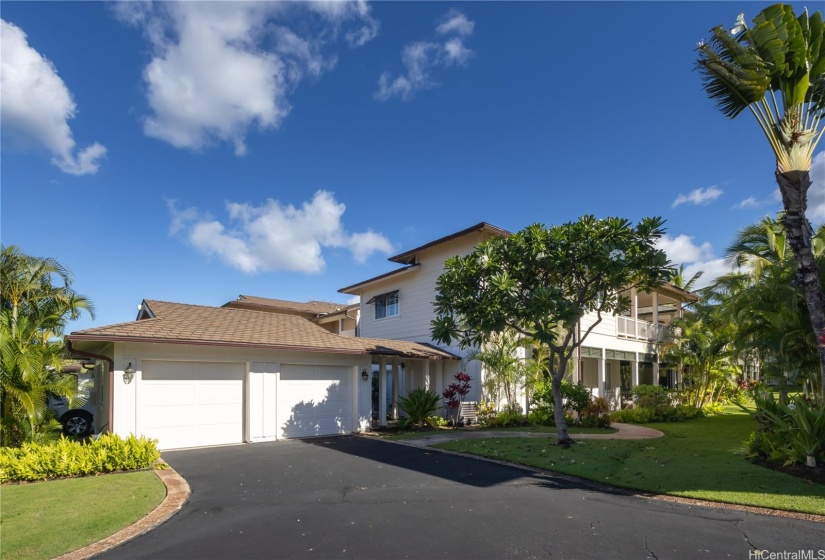 Coconut Palm end unit with two wraparound lanais + 2-car garage