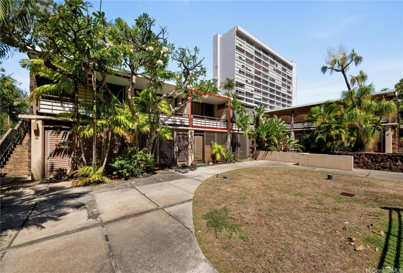 Cute walk up on the corner of Makiki and Heulu streets. Unit is outlined in red.