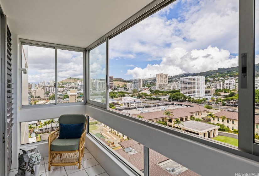 Large (approx 65 sft) enclosed lanai has windows to completely protect this area from the elements or open it up and have a lanai.