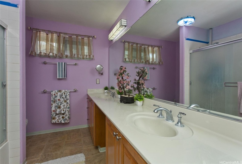 MASTER BEDROOM BATHROOM.
