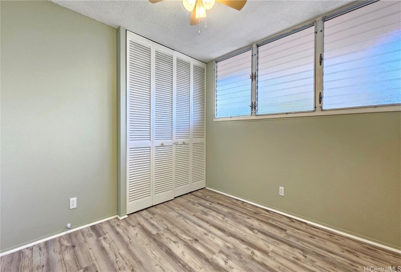 2nd bedroom allows cool trade wind breezes and lots of natural light