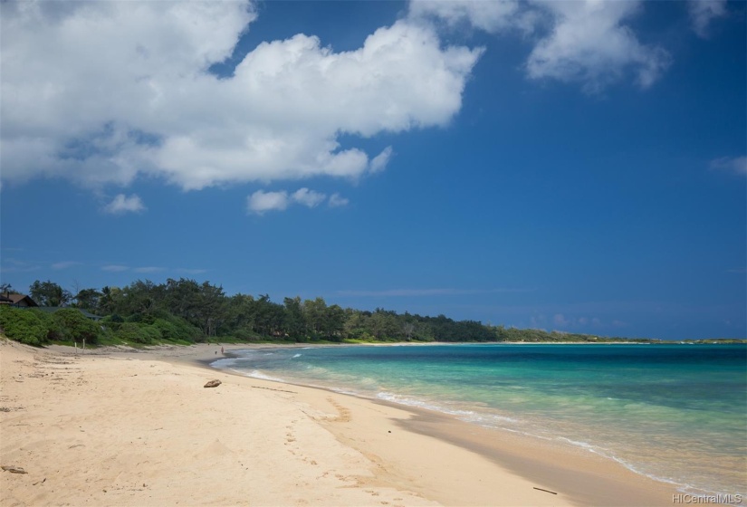 Malaekahana Bay is perfect for swimming, body surfing, body boarding, surfing, kite surfing and strolling along the miles of white sandy beach.