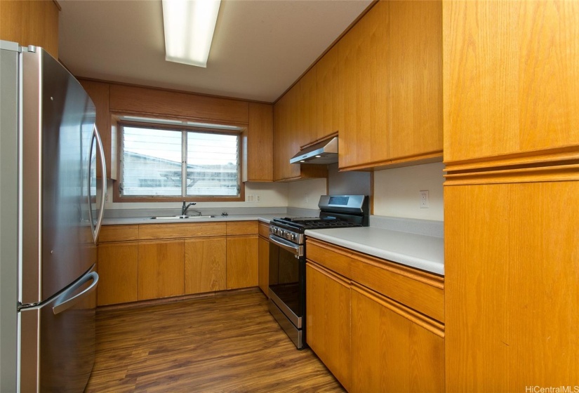 Updated kitchen with gas range/oven.