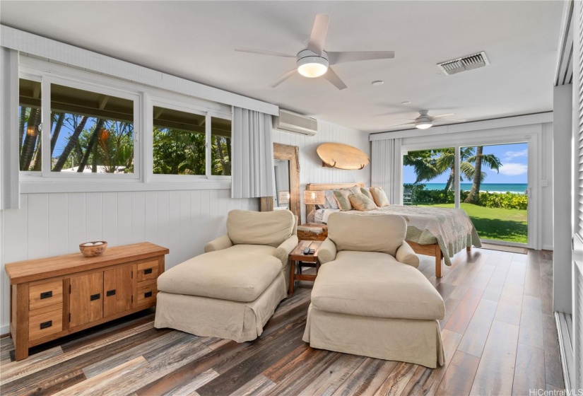 Oceanfront main bedroom with split AC and yard access. North Shore Haleiwa Hawaii.
