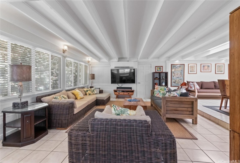 Guest or rental living room area. North Shore Haleiwa Hawaii.