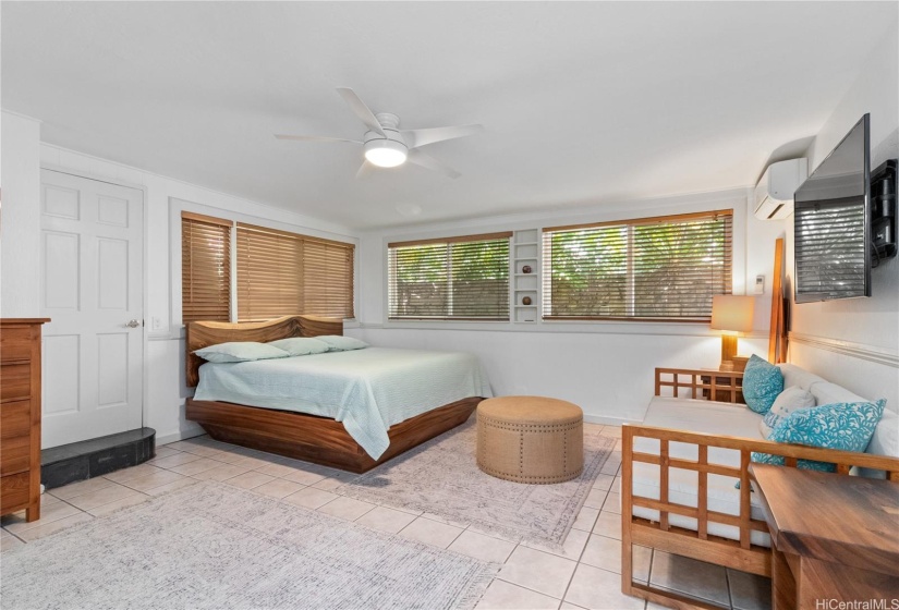 Guest or rental rear bedroom. North Shore Haleiwa Hawaii.